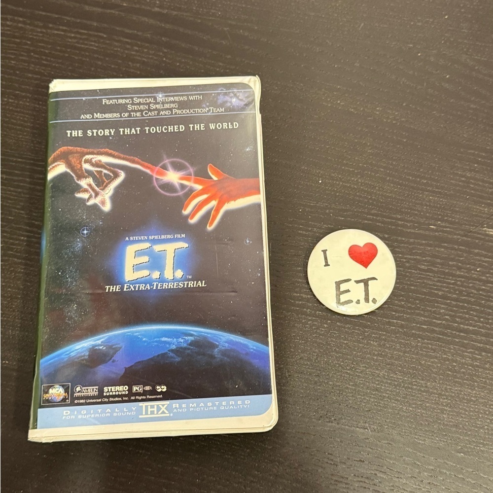 Vintage 1892 E.T. The Extra-Terrestrial VHS Tape 1980’s I ❤️E.T. Button - Picture 1 of 12